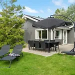 Pool Activity House For 14 People