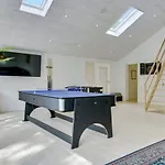 Pool Activity House For 14 People