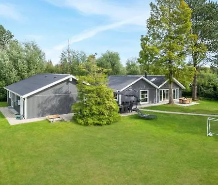 Pool Activity House For 14 People Bøtø By