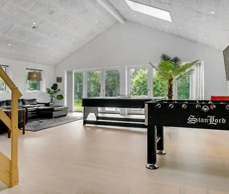 Pool Activity House For 14 People * Bøtø By
