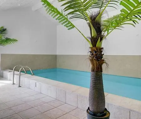 Pool Activity House For 14 People *