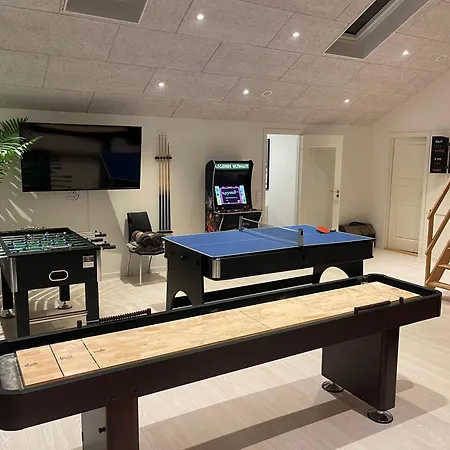Pool Activity House For 14 People *